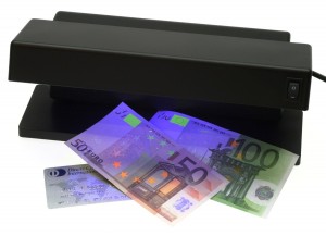 Migliori Rilevatori di Banconote False  - Come Scegliere, Opinioni e Prezzi